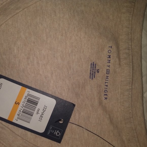 NWT🚩 Tommy Hilfiger Classic V Neck T-shirt Women's Size S - Picture 2 of 3